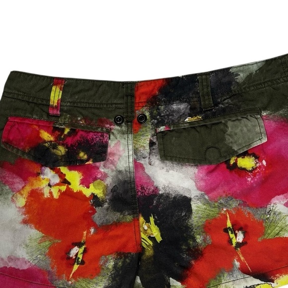 PAM & GELA Soft Army Green Floral Watercolor Shorts Women's Size 4 - Picture 7 of 16